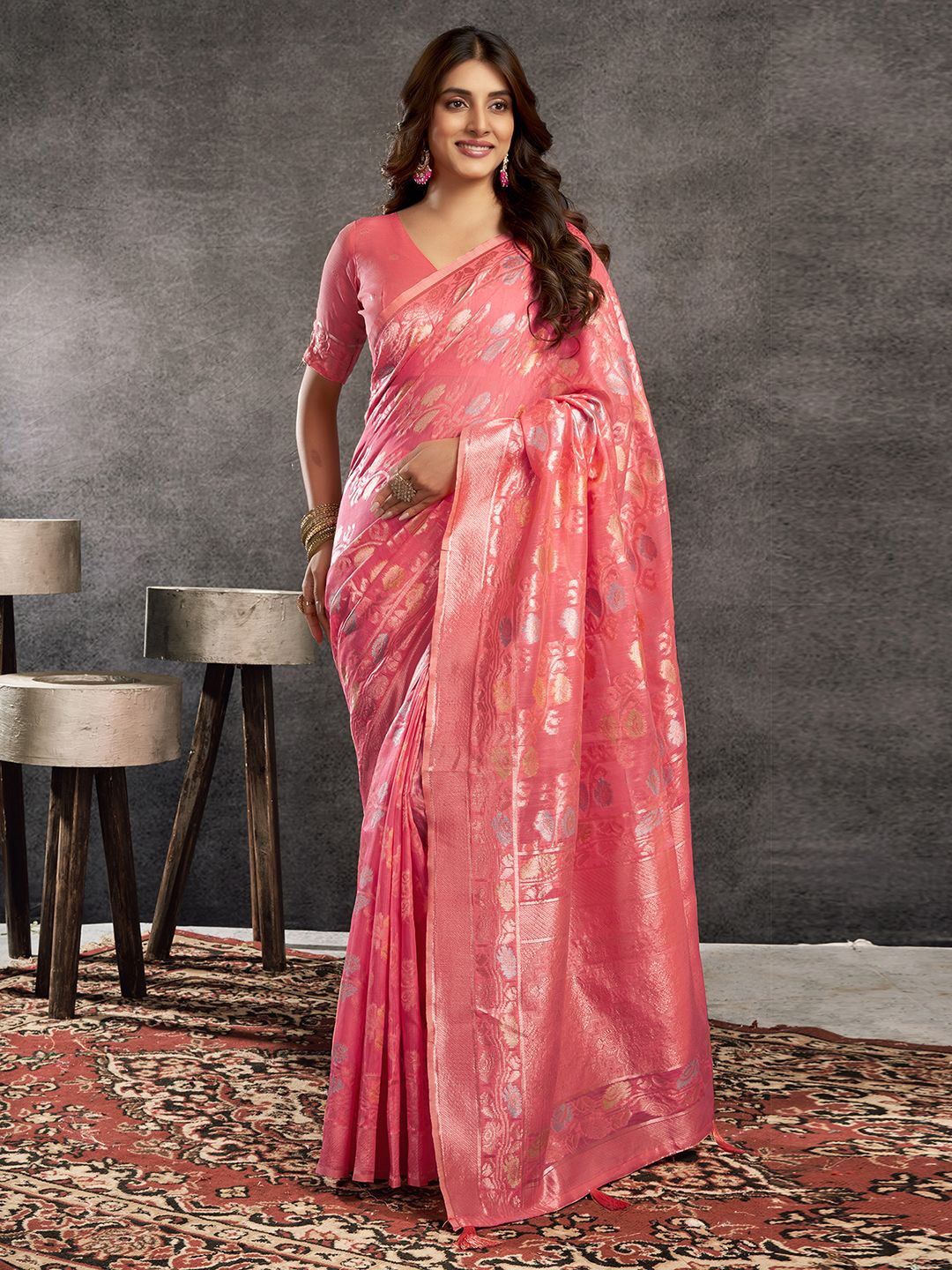 

Mitera Floral Zari Banarasi Saree, Gold