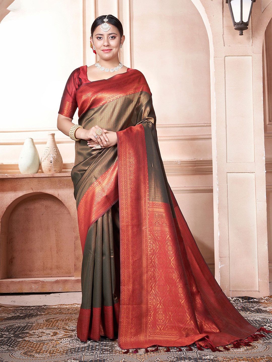 

Anouk Ethnic Motifs Woven Design Kanjeevaram Saree, Metallic