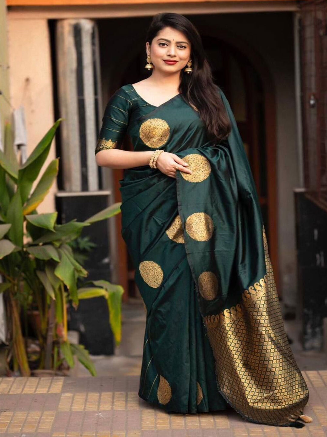 

Sitanjali Ethnic Motifs Zari Woven Chanderi Saree, Green