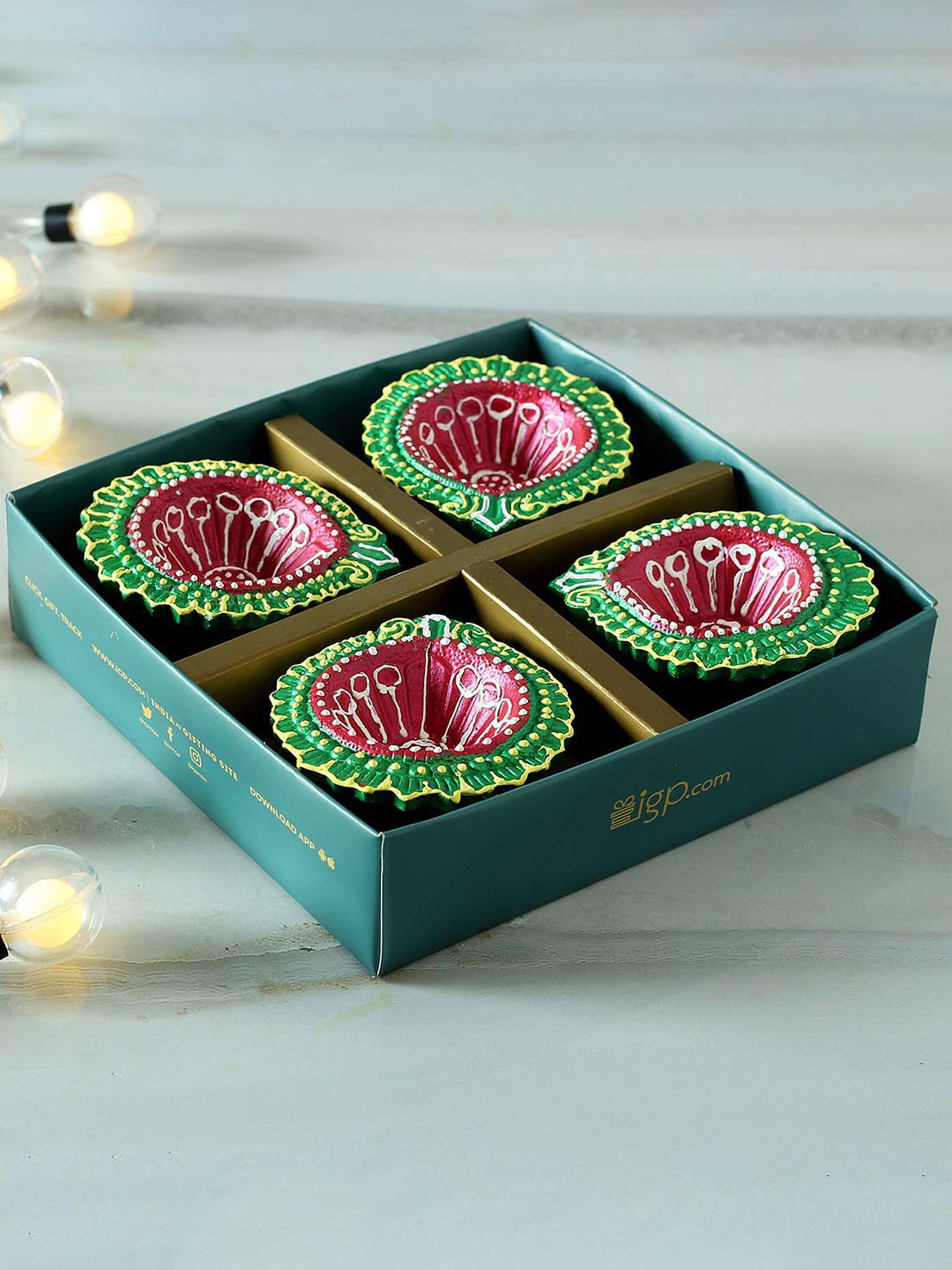 

IGP Pack Of 4 Green & Red Clay Diyas