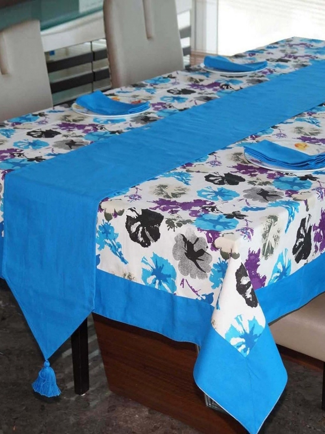 

Lushomes Blue & White 6 Pieces Printed Pure Cotton Table Linen Set
