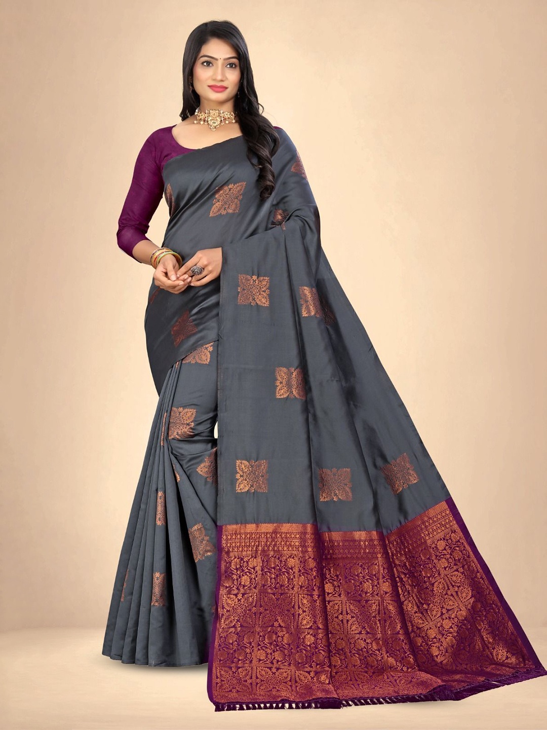 

Abhilasha Floral Zari Pure Silk Kanjeevaram Saree, Grey