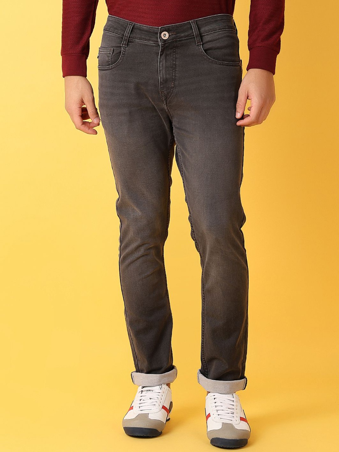

V-Mart Men Tapered Fit Slim Fit Light Fade Stretchable Jeans, Grey