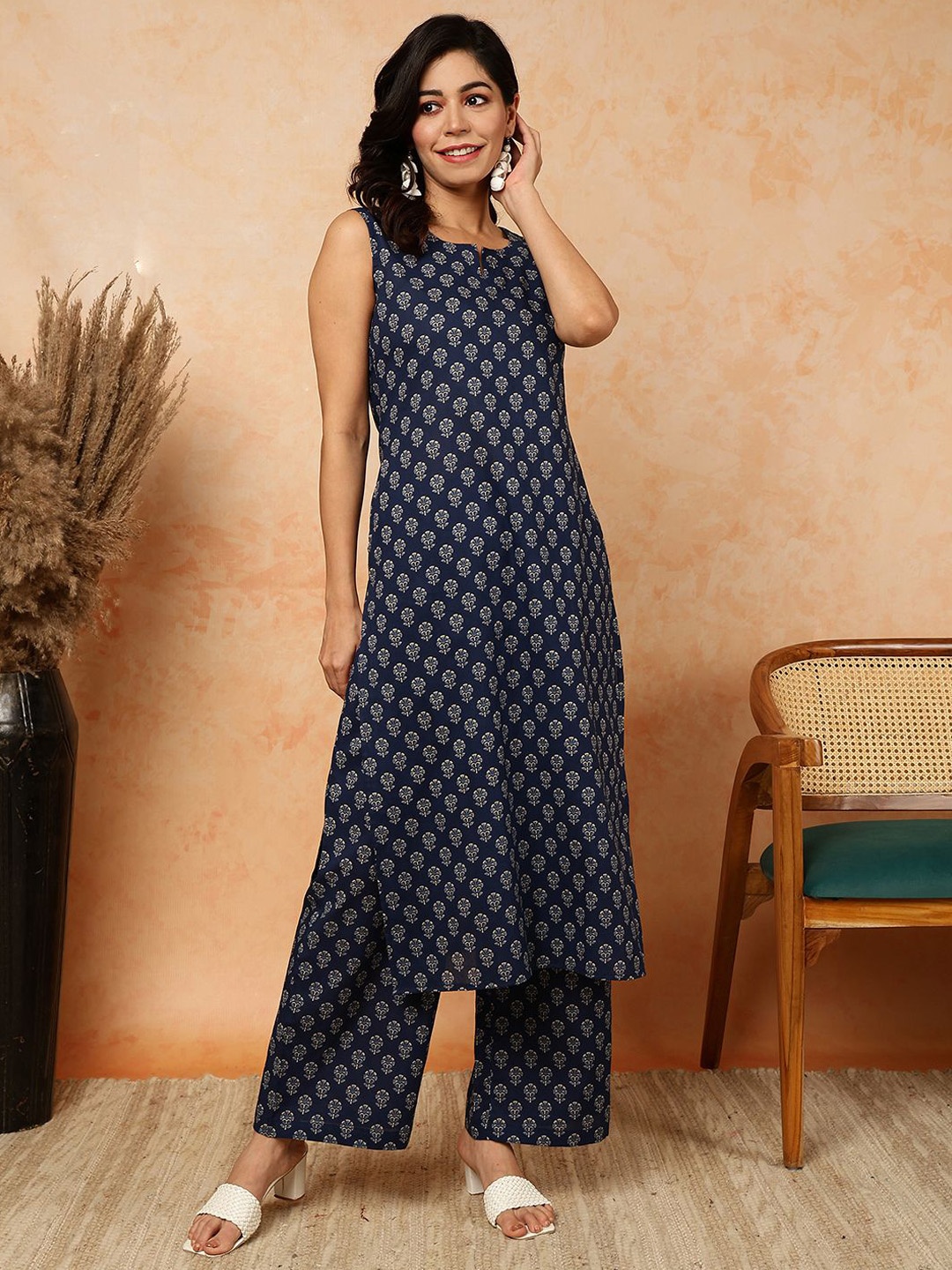 

KIMAYRA Floral Printed Pure Cotton Straight Kurta with Palazzos, Navy blue