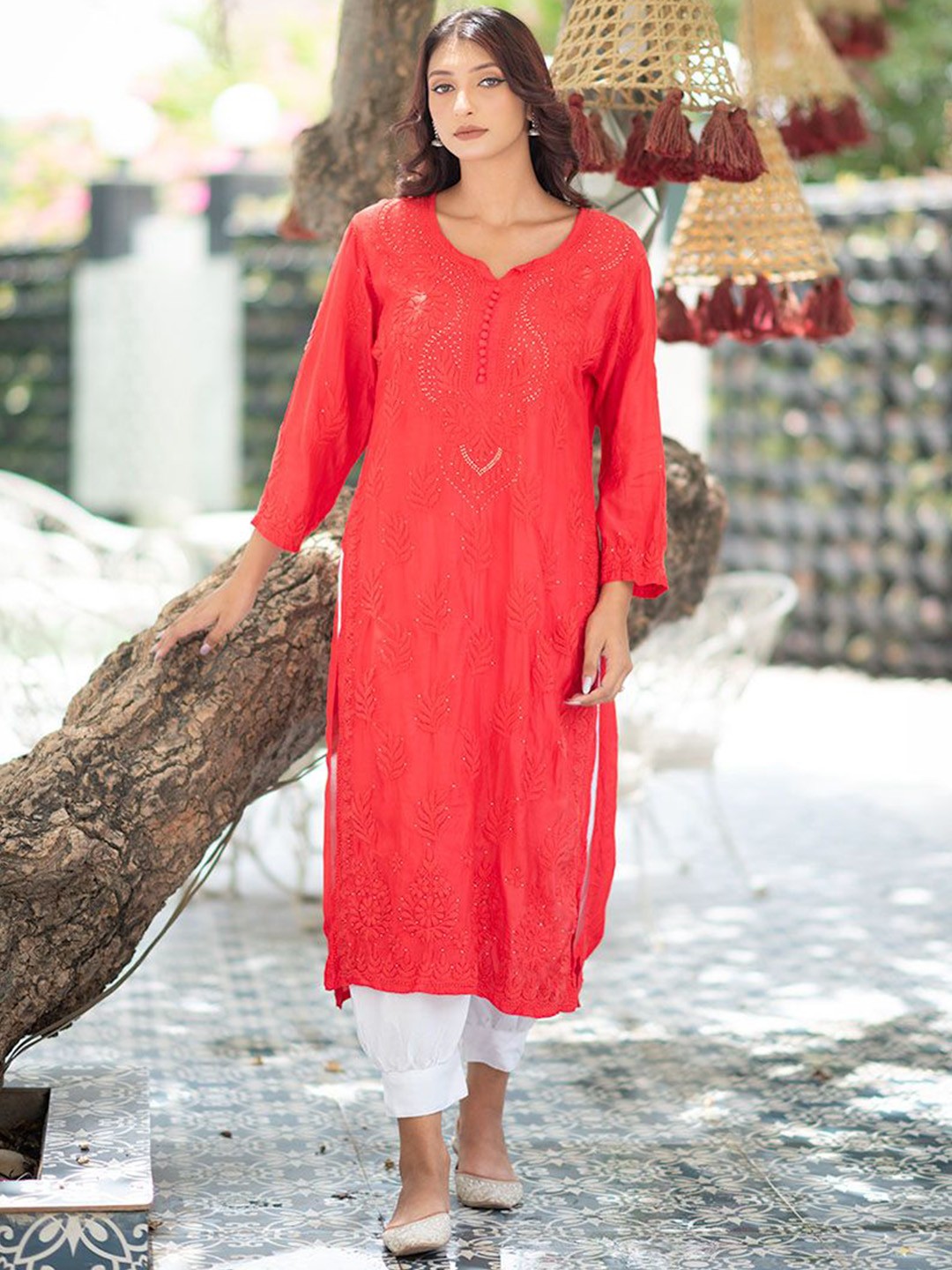 

Rangreza Ethnic Noorani Floral Embroidered Notch Neck Straight Kurta, Red