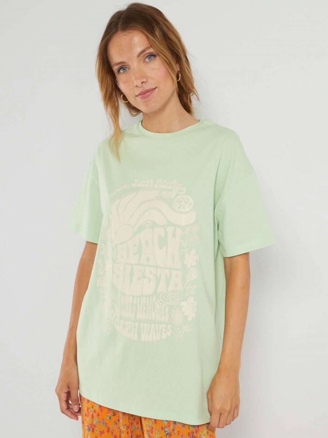 

KIABI Women Graphic Printed Pure Cotton Boxy T-shirt, Green