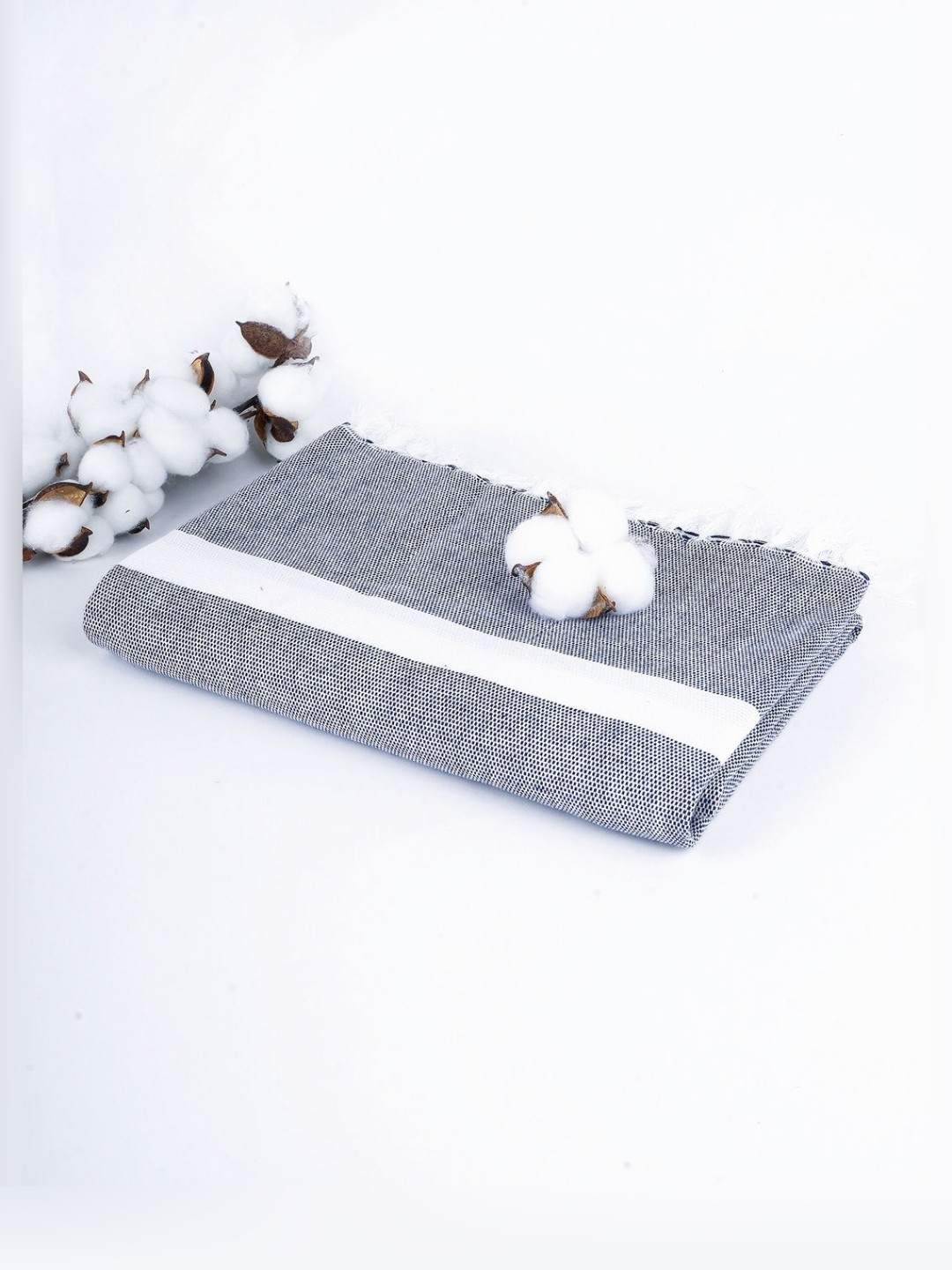 

Doctor Towels Blue & White Printed Pure Cotton 210 GSM Bath Towels
