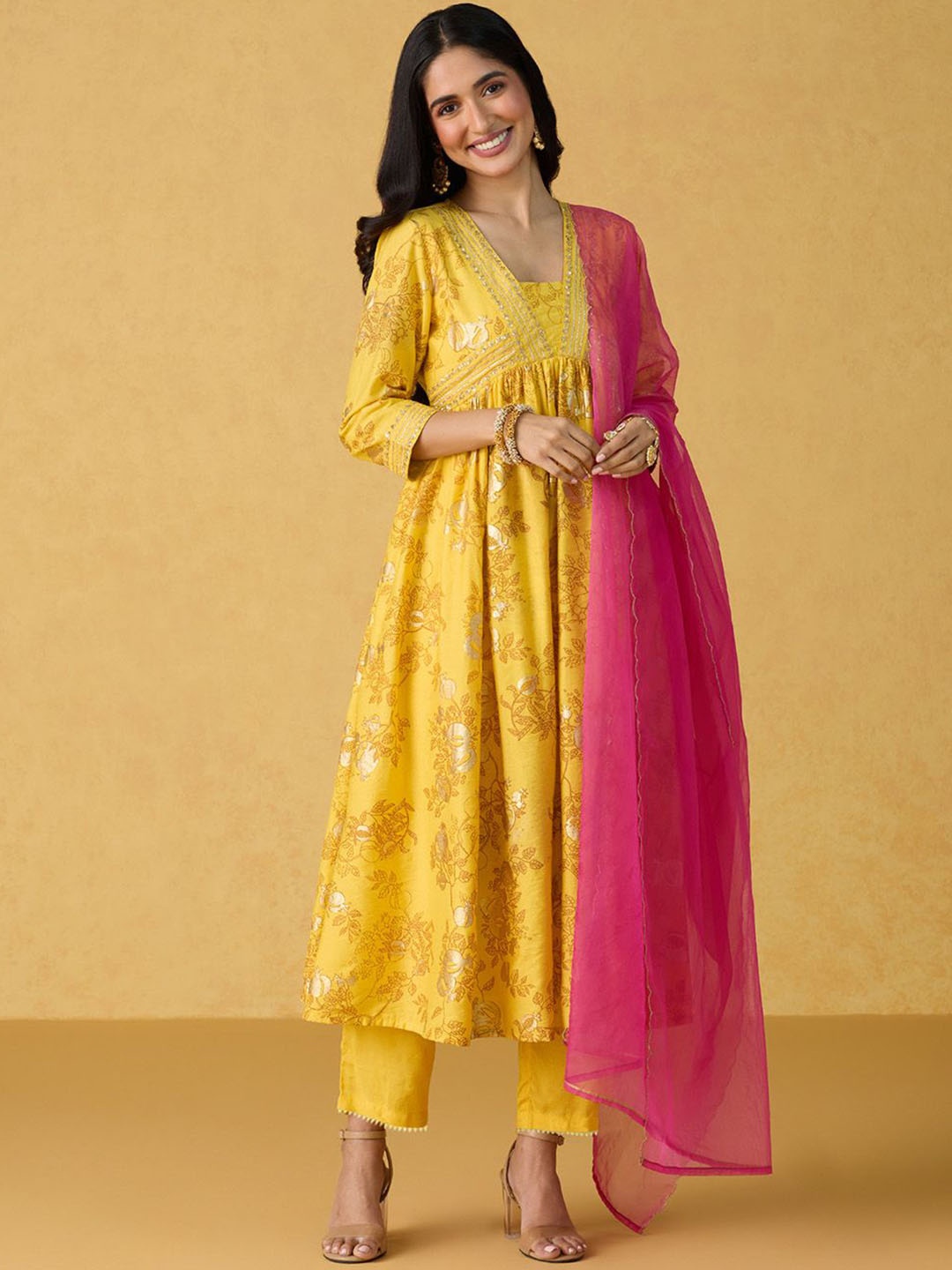 

Likha Floral Printed Sequinned Anarkali Kurta With Trousers & Dupatta, Yellow