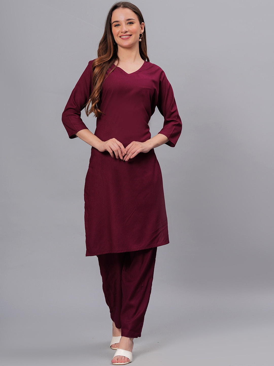 

SIJOPA V Neck Straight Kurta with Trousers, Purple