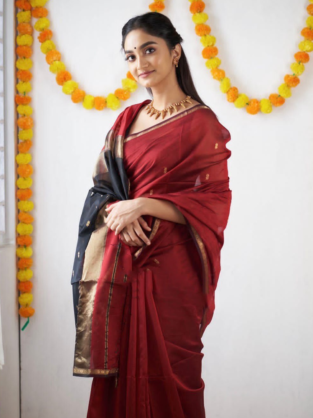 

Marziyaa Banarasi Silk Cotton Woven Design Zari Traditional Celebrity Saree, Red
