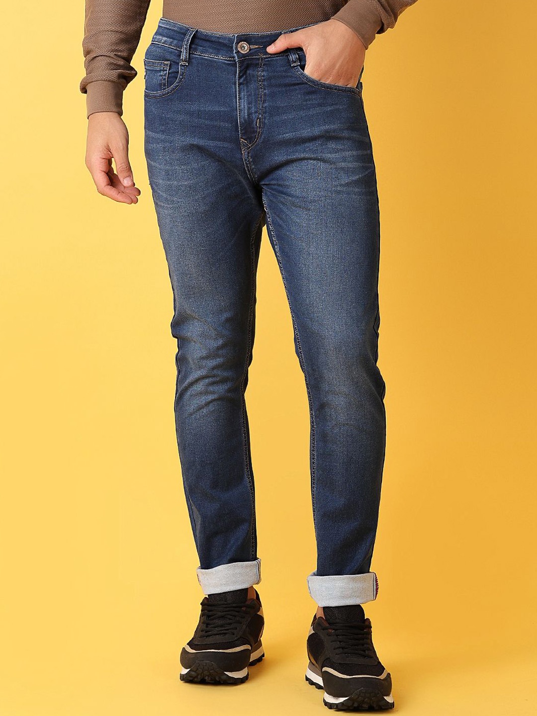 

V-Mart Men Mid-Rise Slim Fit Light Fade Jeans, Blue