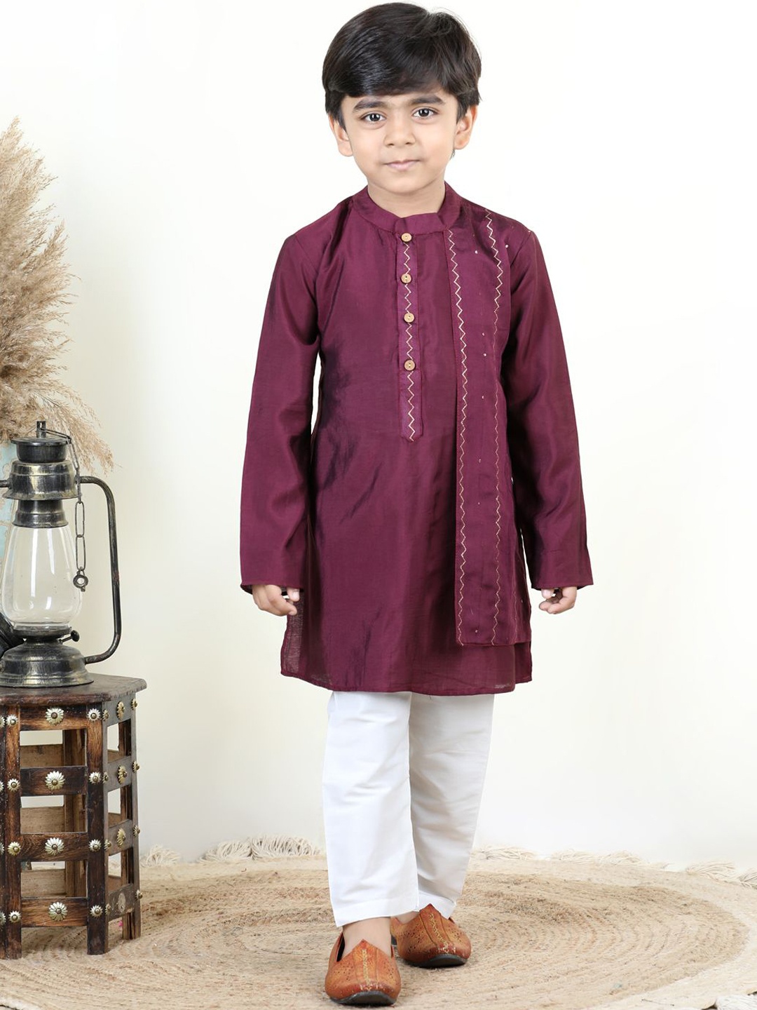 

Sangria Boys Embroidered Pure Cotton Kurta With Pyjamas, Purple