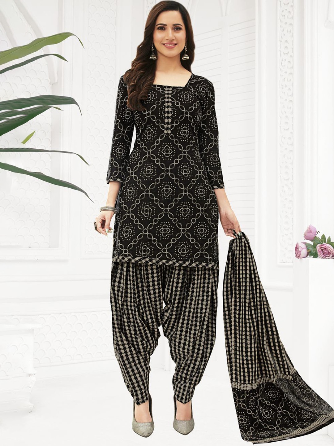 

MIRAAN Ethnic Motifs Printed Square Neck Pure Cotton Straight Kurta with Patiala & Dupatta, Black