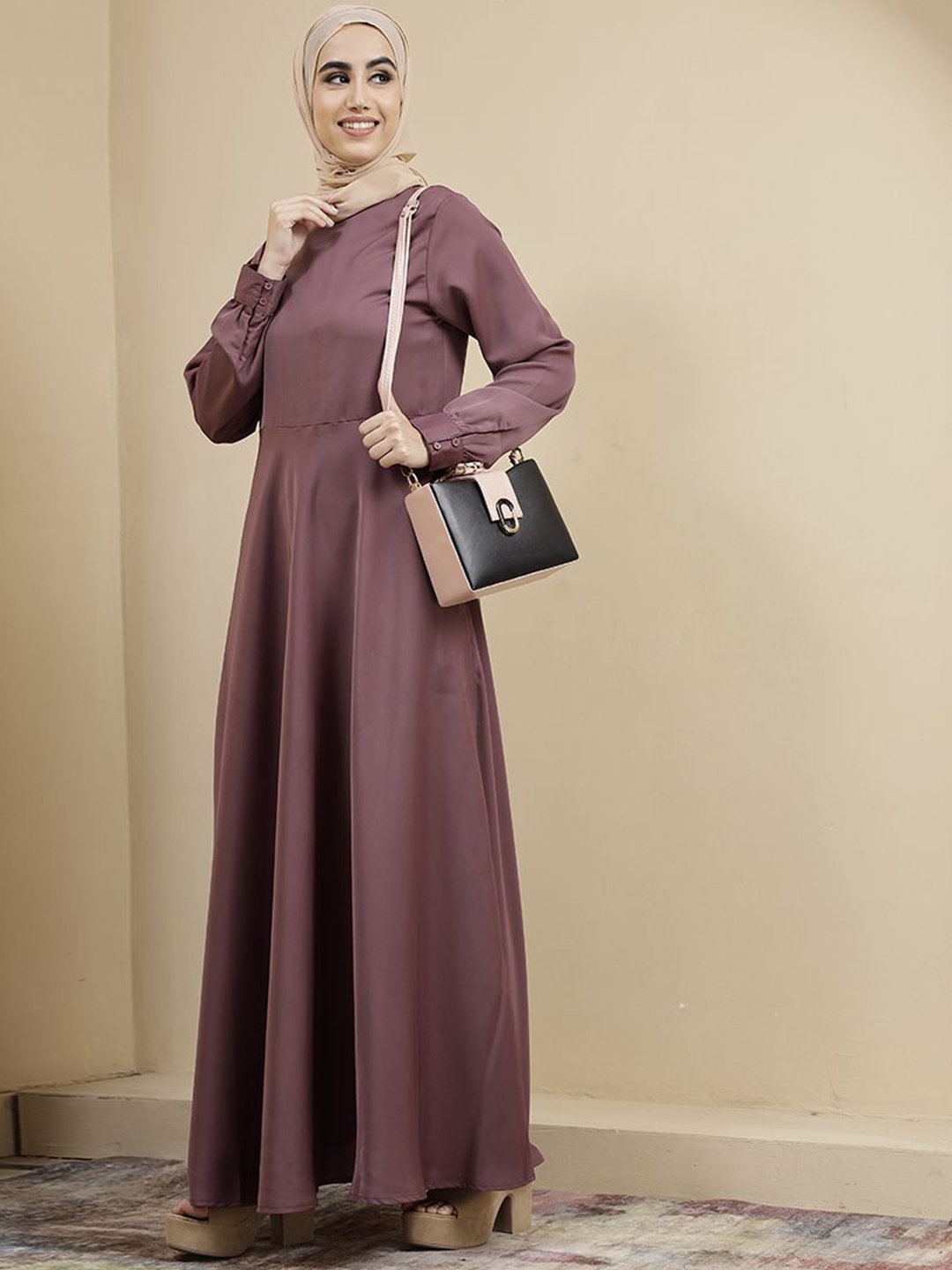 

IDH London Abaya Burqa With Scarf, Peach
