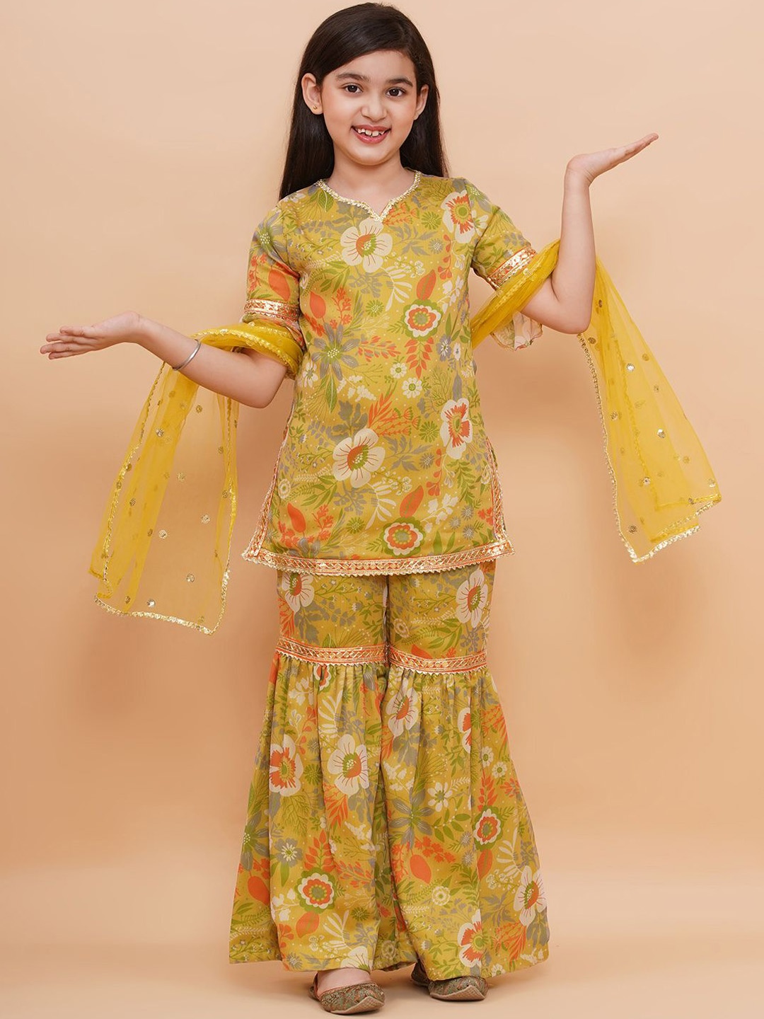 

PICCOLO Girls Floral Printed Gotta Patti Kurti With Sharara & Dupatta, Green