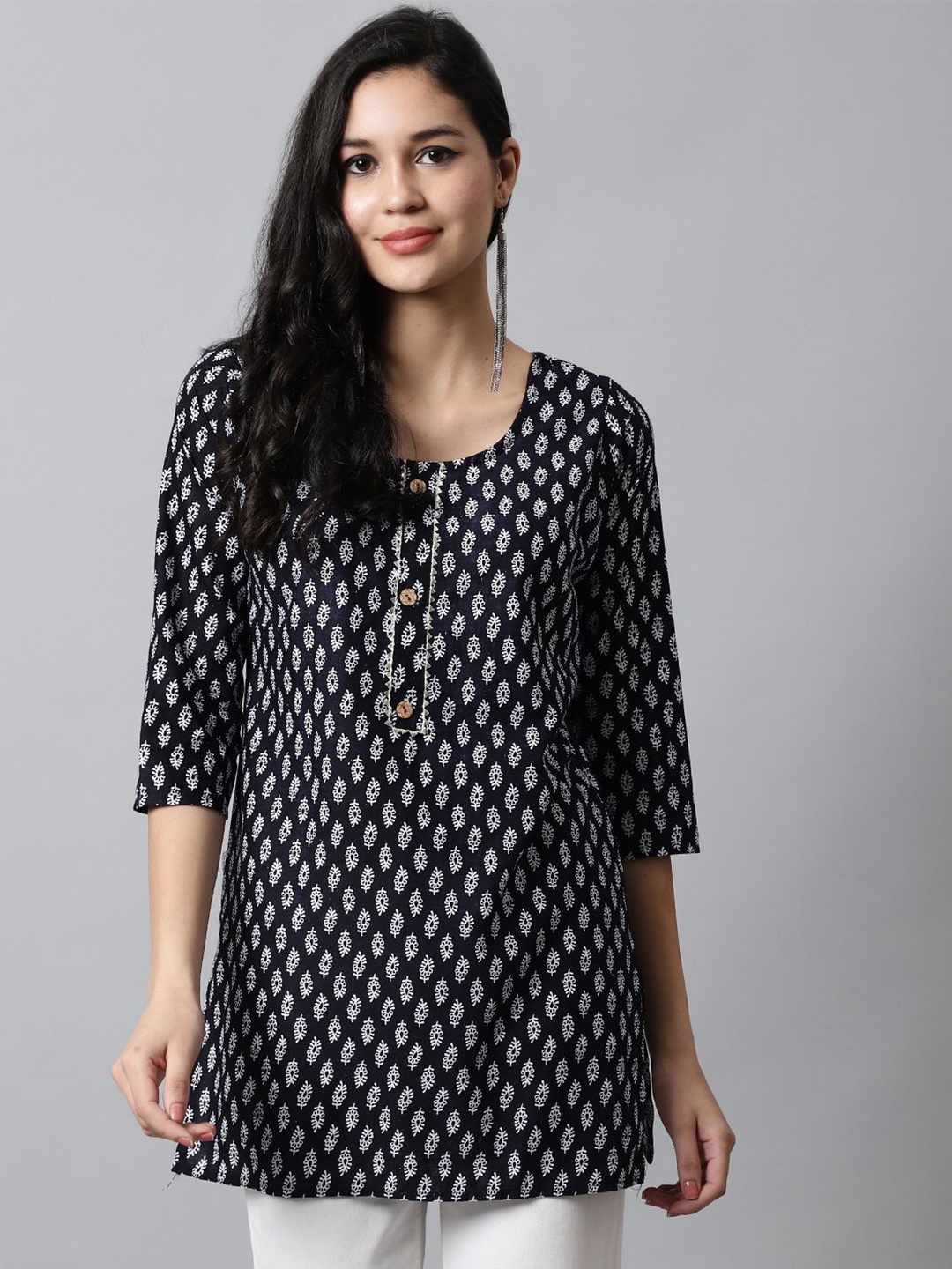

SOUNDARYA Printed Pure Cotton Kurti, Black