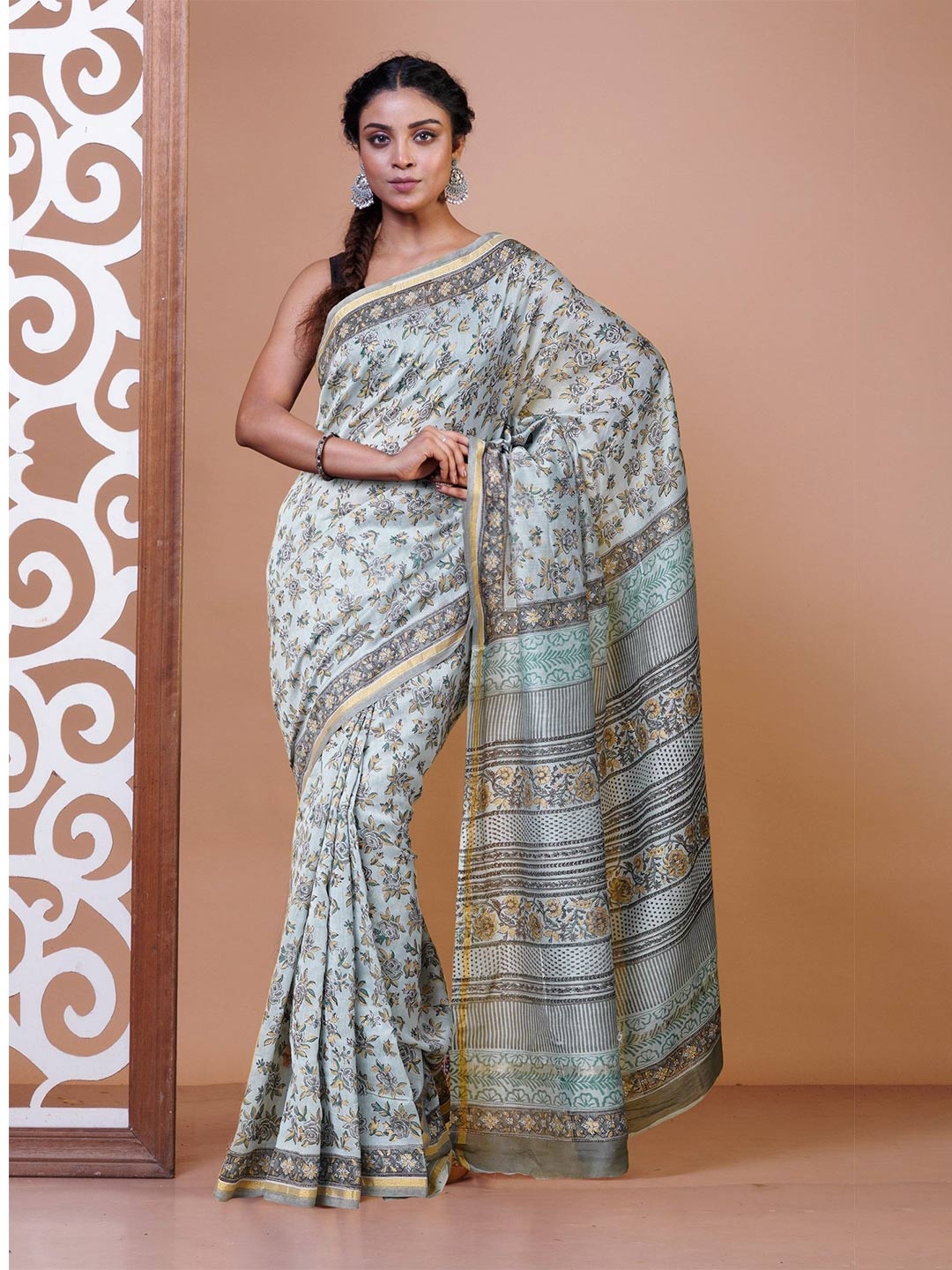 

Unnati Silks Ethnic Motifs Zari Handloom Chanderi Saree, Grey