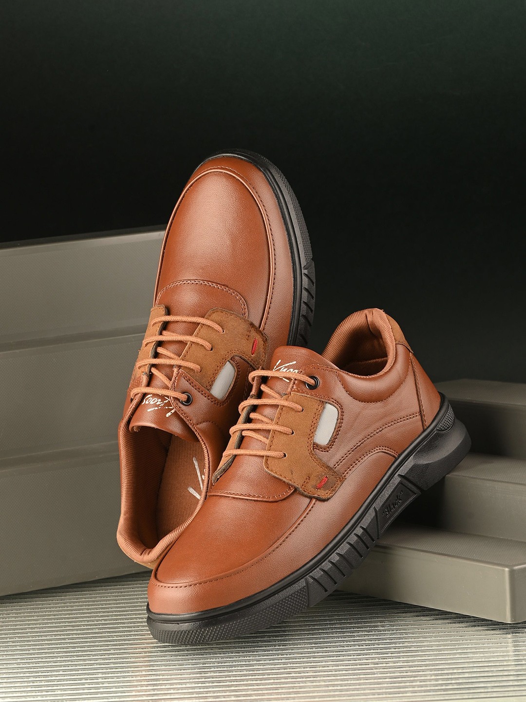 

knoos Men Solid Sneakers, Tan