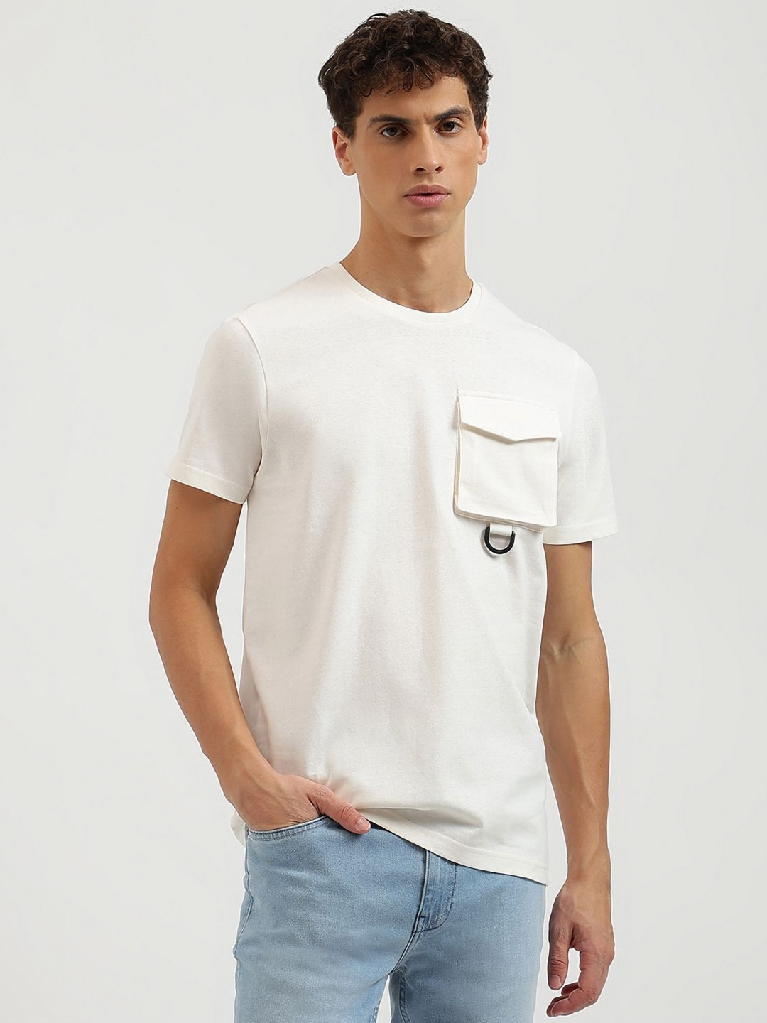 

United Colors of Benetton Men Pure Cotton Pockets T-shirt, Beige