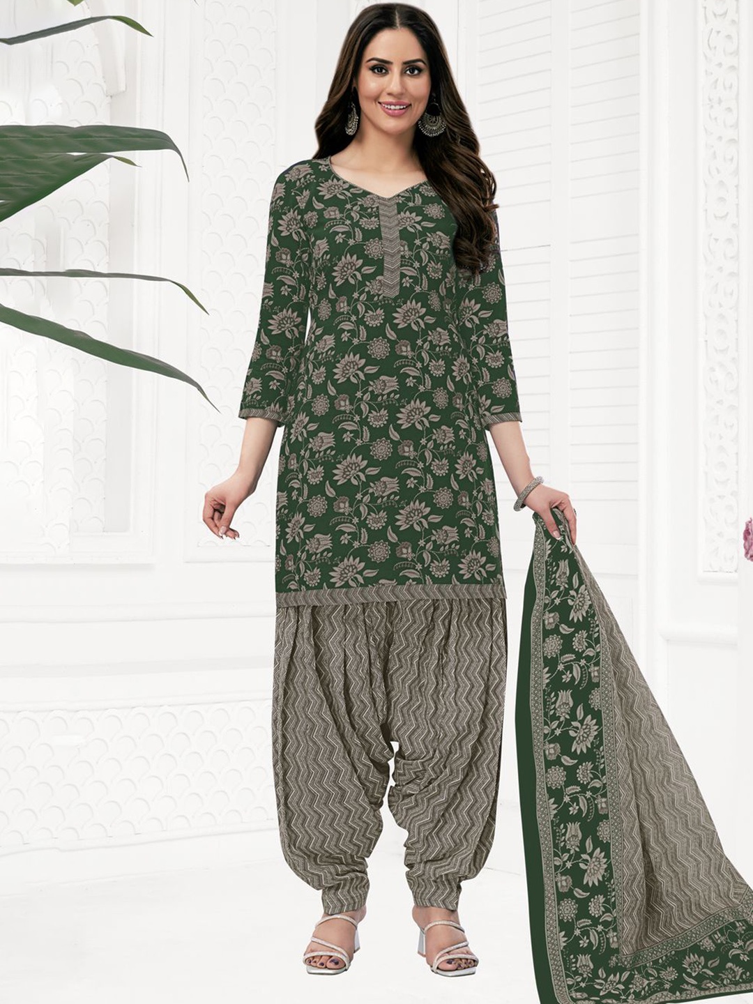 

MIRAAN Floral Printed V-Neck Pure Cotton Straight Kurta with Patiala & Dupatta, Green