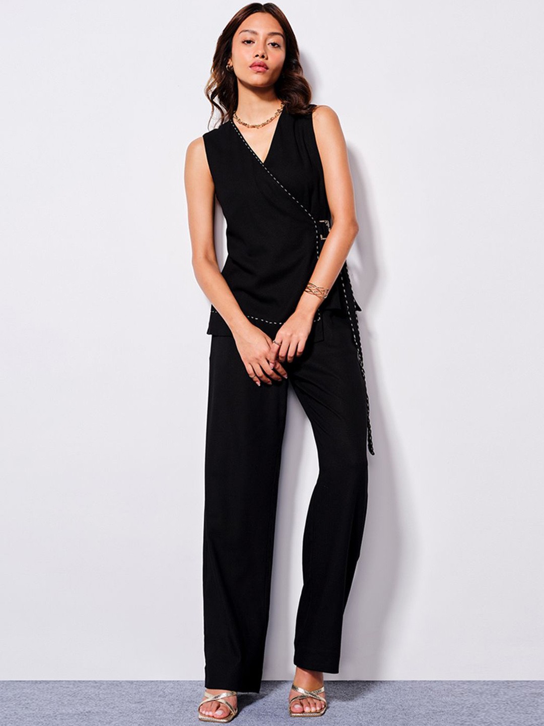 

AND V-Neck Sleeveless Top & Trousers, Black