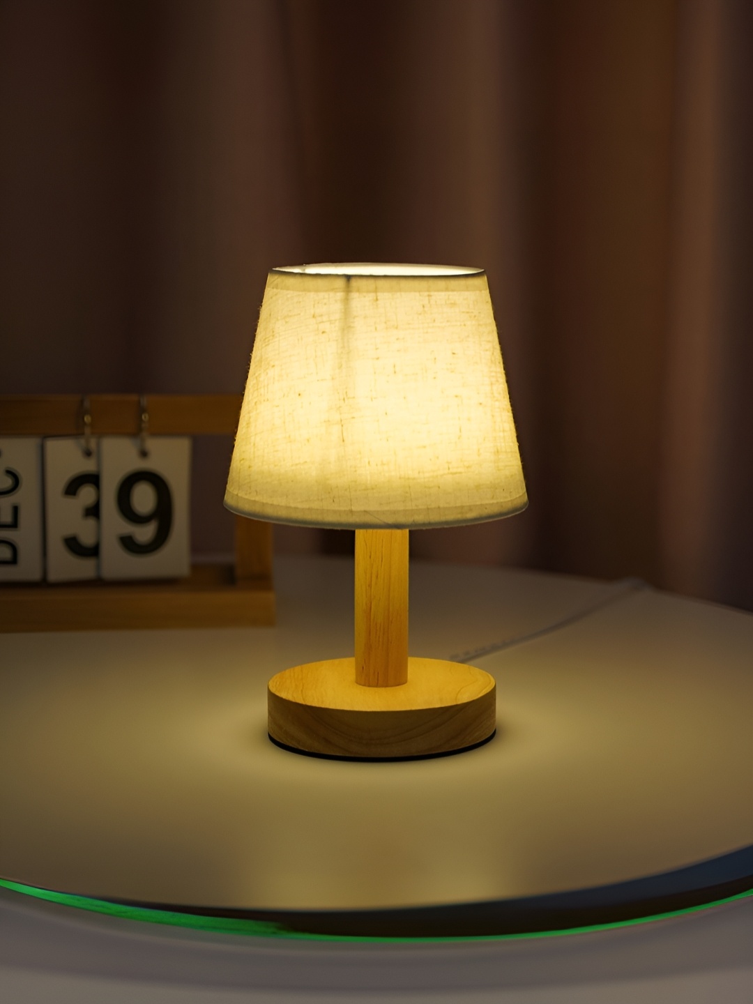 

UMAI Brown & White Wooden Frustum Shaped Table Lamp