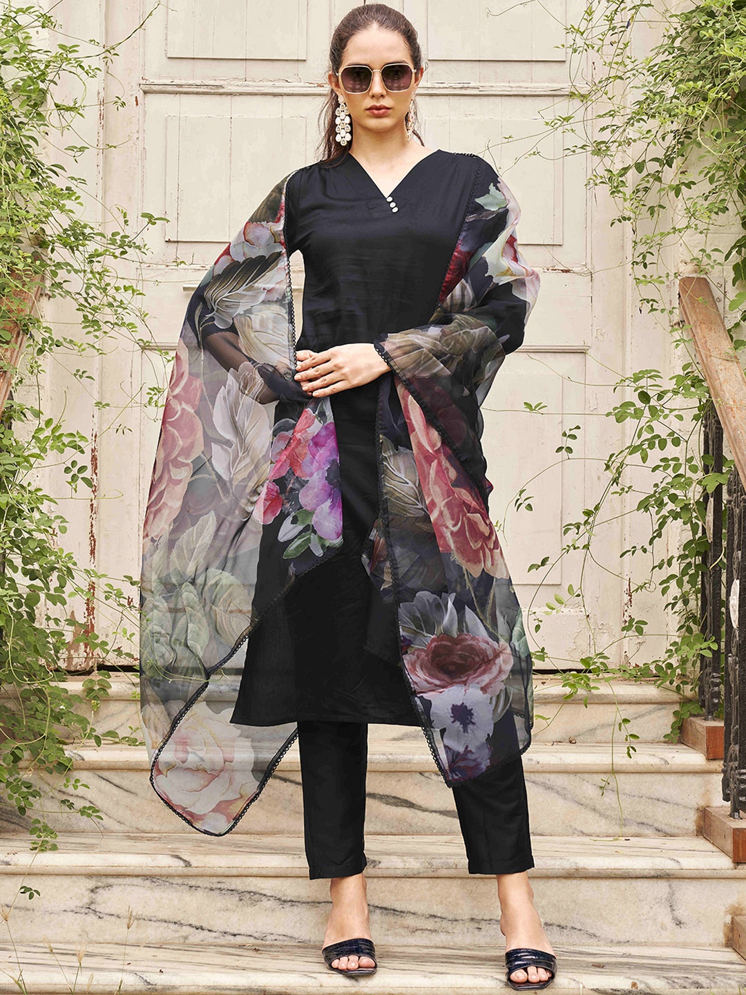 

Tikhi Imli V-Neck Straight Kurta with Trousers & Printed Dupatta, Black