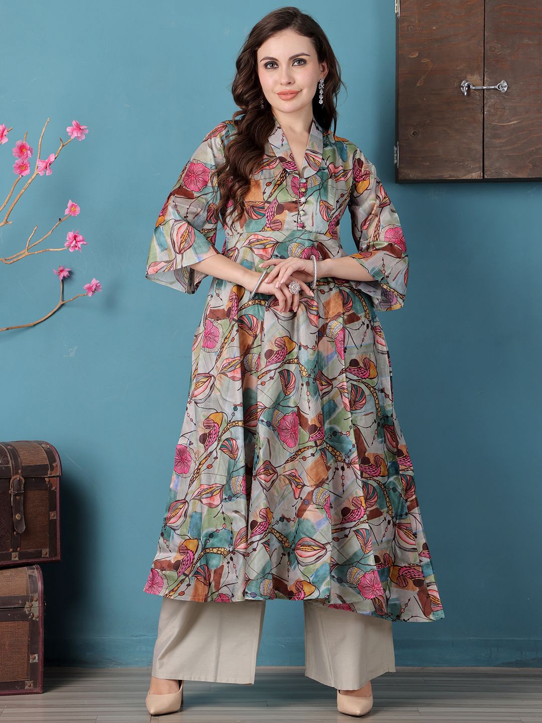 

Ethnovog Floral Printed Empire Kurta with Palazzos, Grey