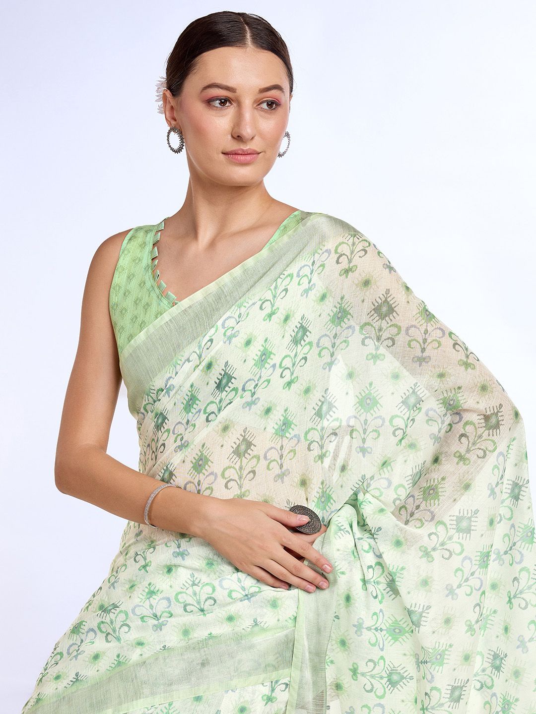 

Mitera Floral Solid Saree, Green