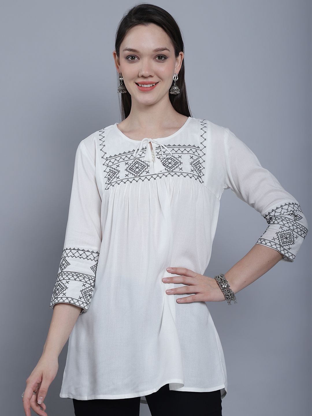 

SOUNDARYA Embroidered Thread Work Pure Cotton Thread Work Kurti, White