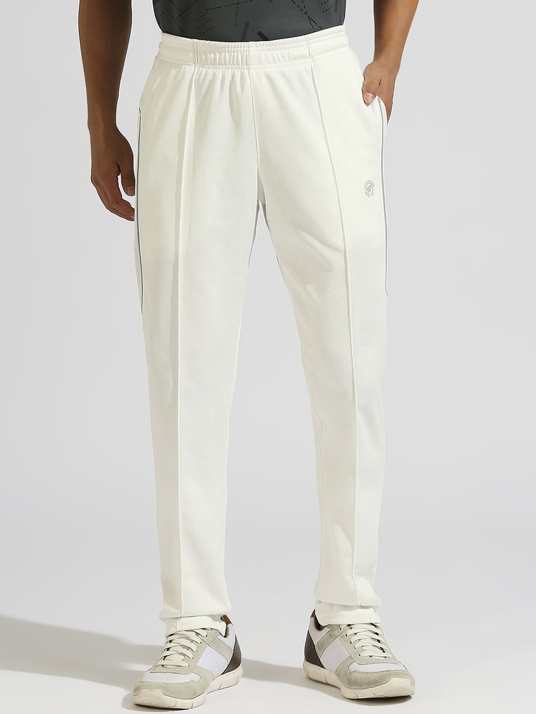 

Klub Fox Men Solid Regular Fit Textured Track Pants, White