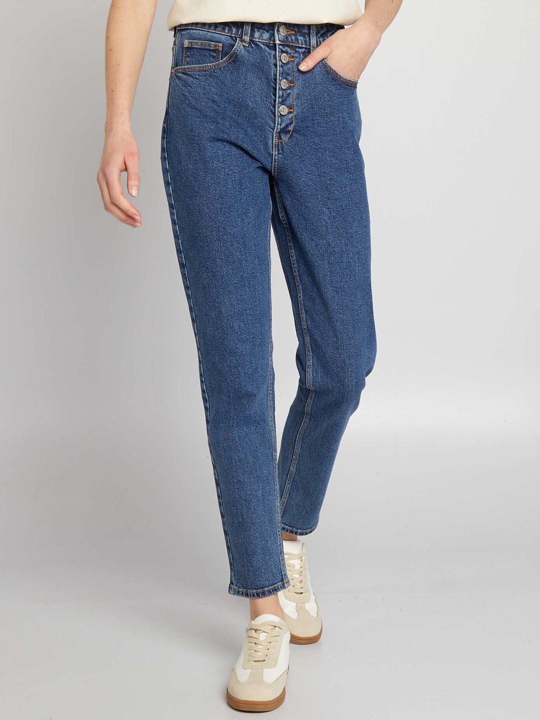 

KIABI Women High-Rise Low Distress Light Fade Regular Fit Jeans, Blue