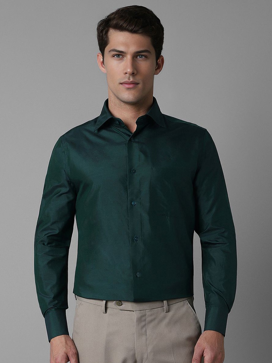 

Louis Philippe Men Classic Spread Collar Solid Silk Formal Shirt, Green