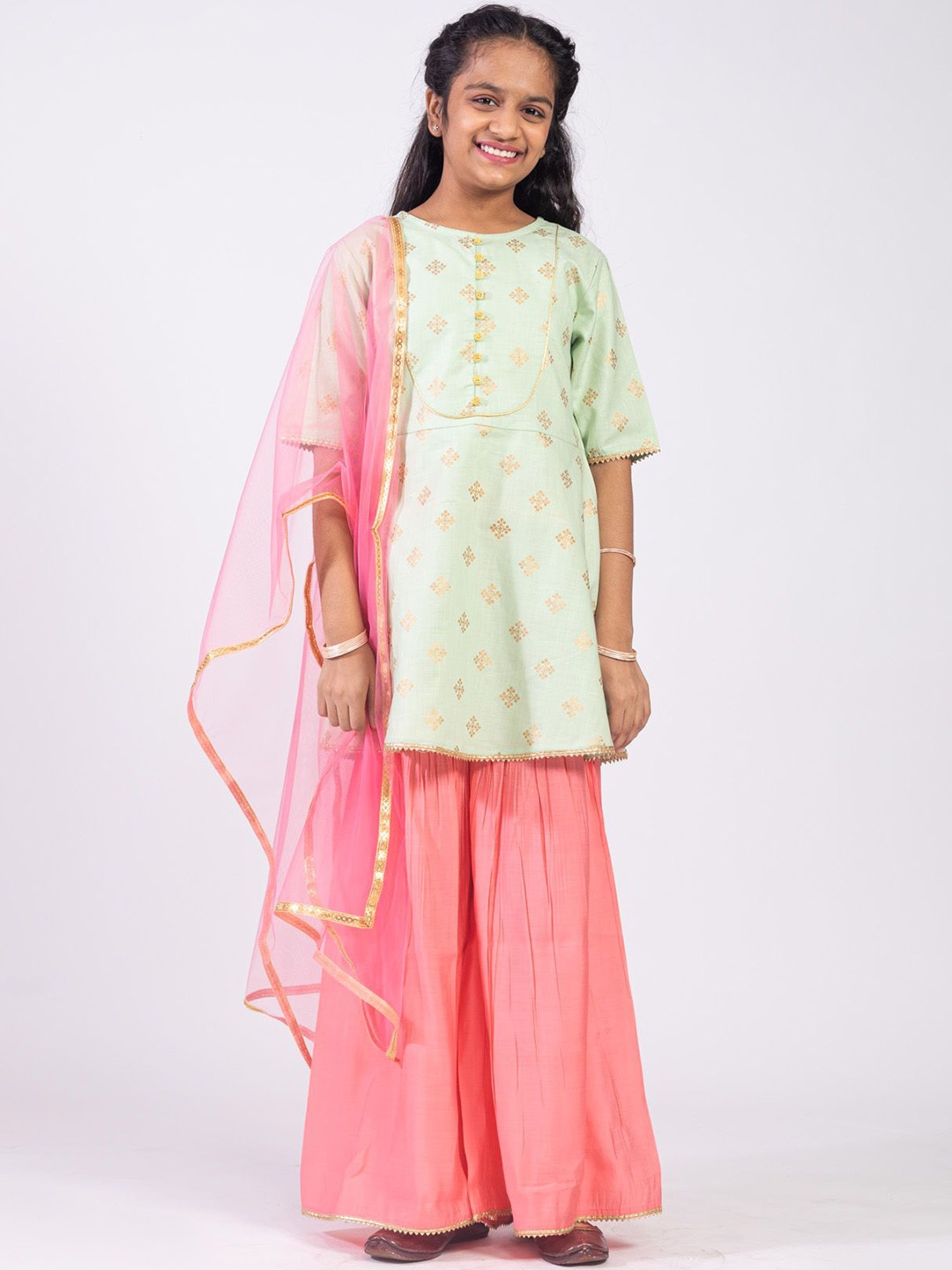 

HERE&NOW Girls Ethnic Motifs Printed Gotta Patti Pure Cotton Kurta with Sharara & Dupatta, Green