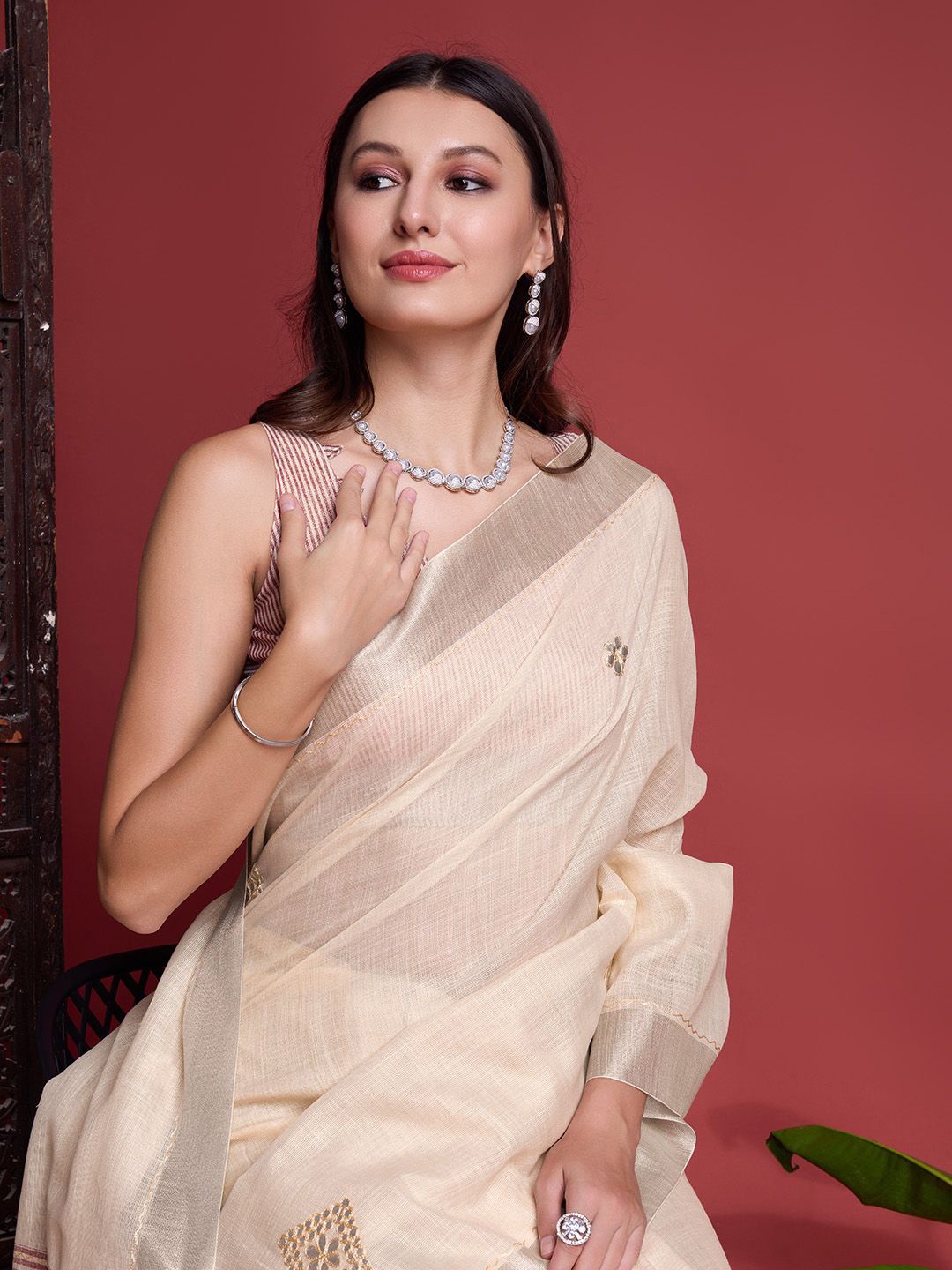 

Mitera Floral Zari Saree, Beige