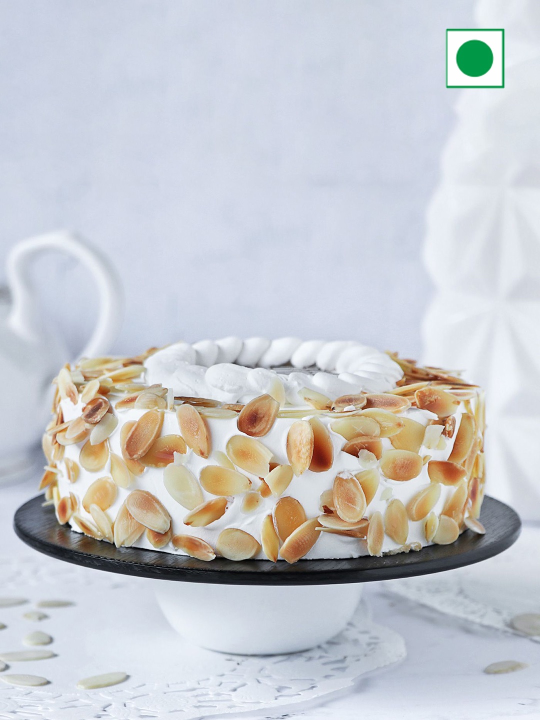 

IGP Vanilla Flavour Eggless Round Cake 500g, White