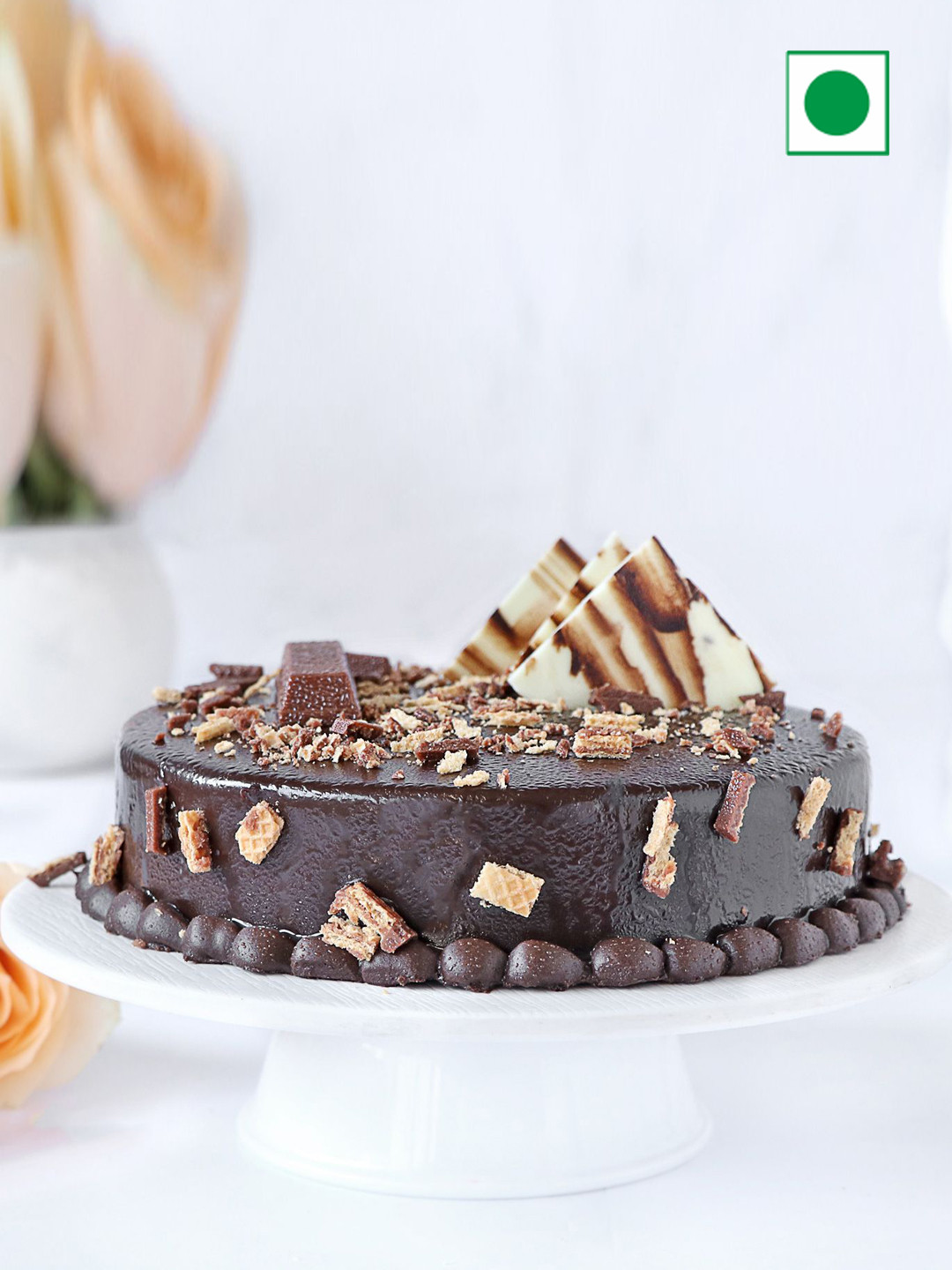 

IGP Kit Kat Chocolate Flavour Eggless Round Cake 1Kg, Brown