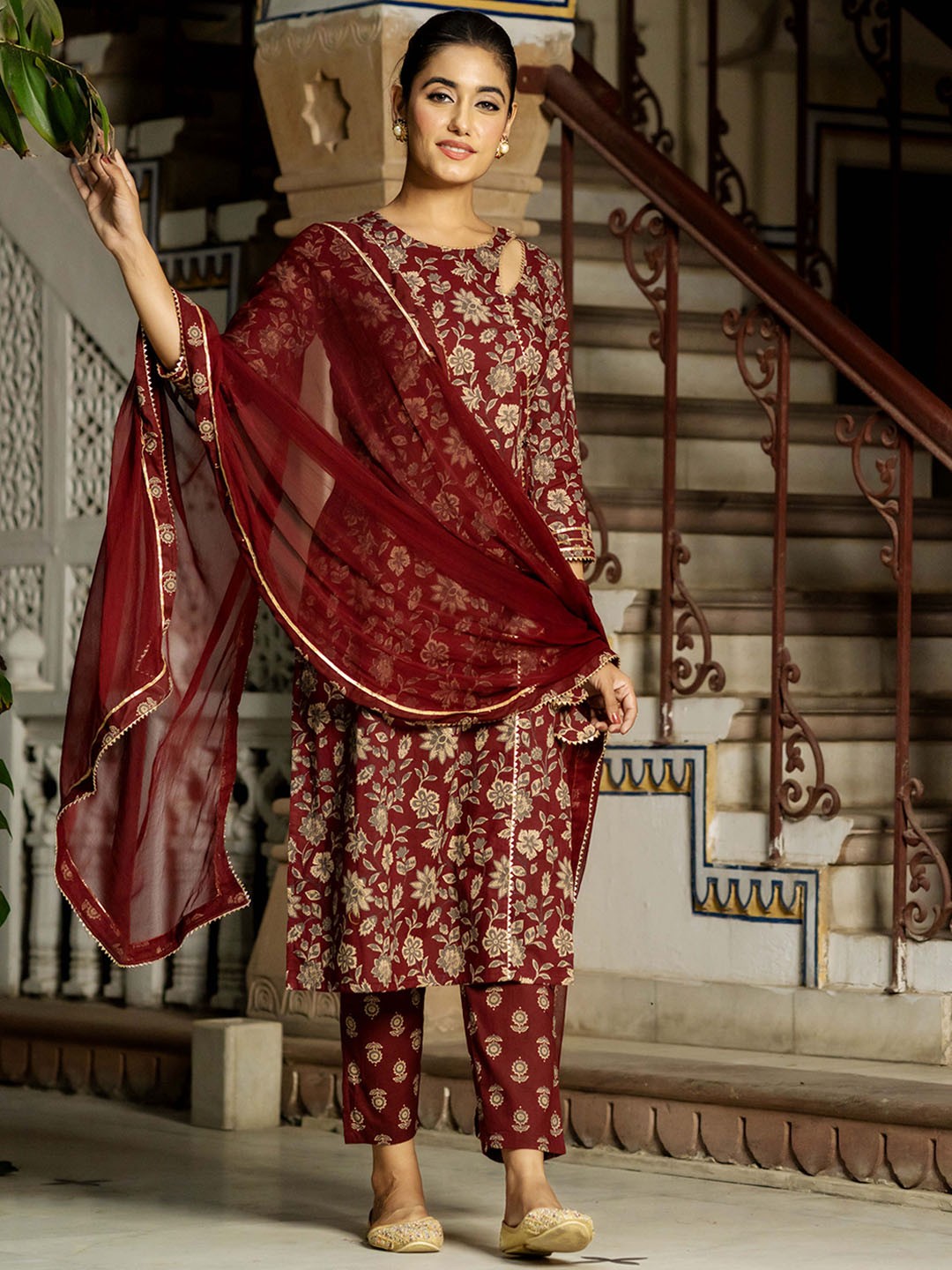 

GAYRAA Floral Printed Gotta Patti Pure Cotton Straight Kurta With Trouser & Dupatta, Burgundy