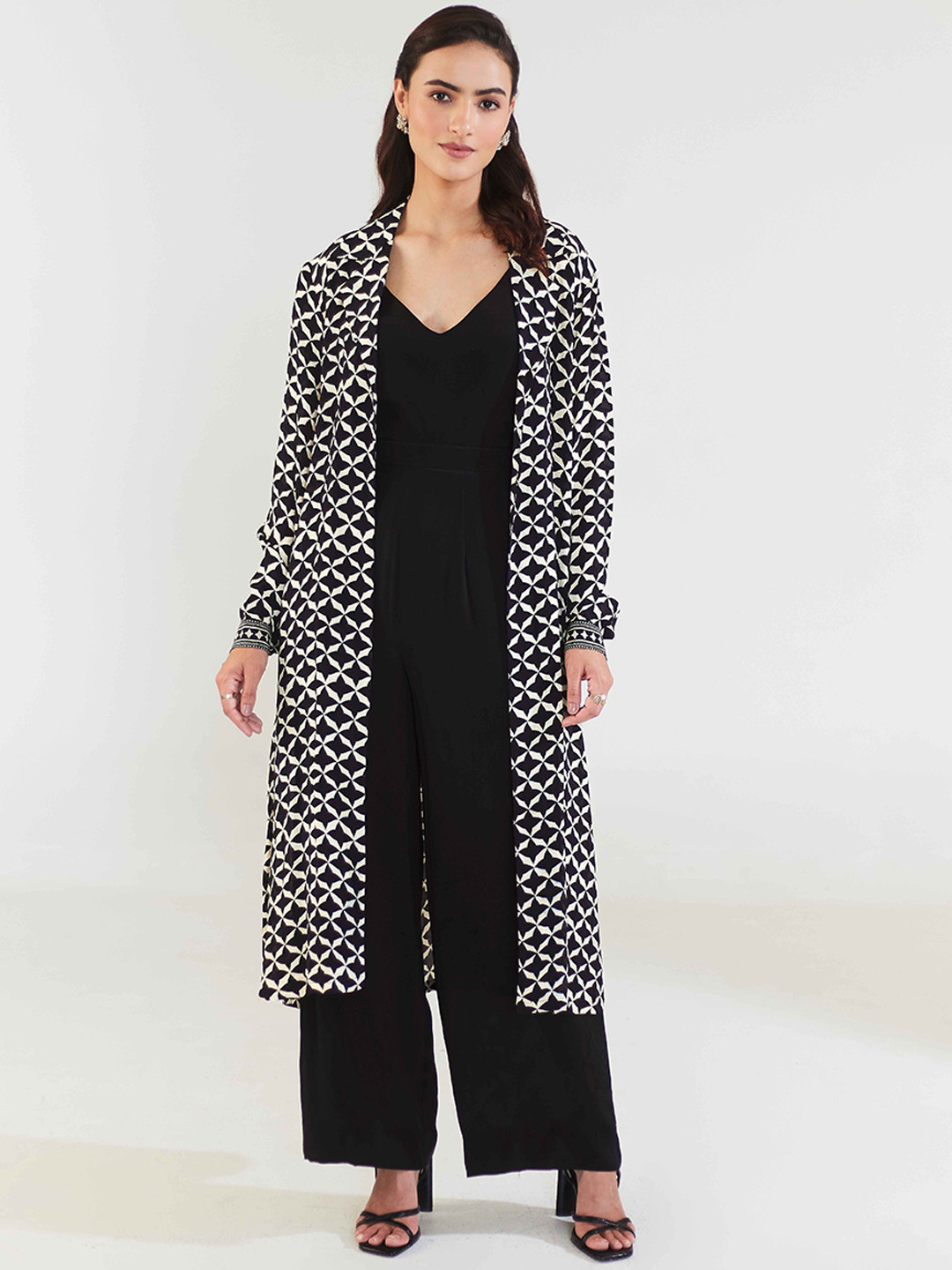 

Seeaash Printed V-Neck Shrug With Top With Trouser, Black