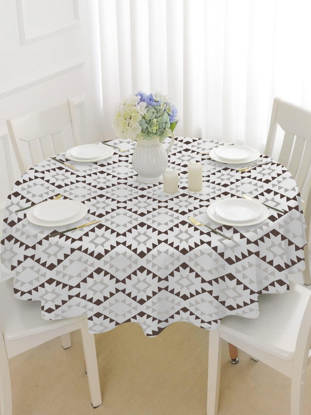 

Lushomes White & Black Geometric Round 6-Seater Table Linen Set