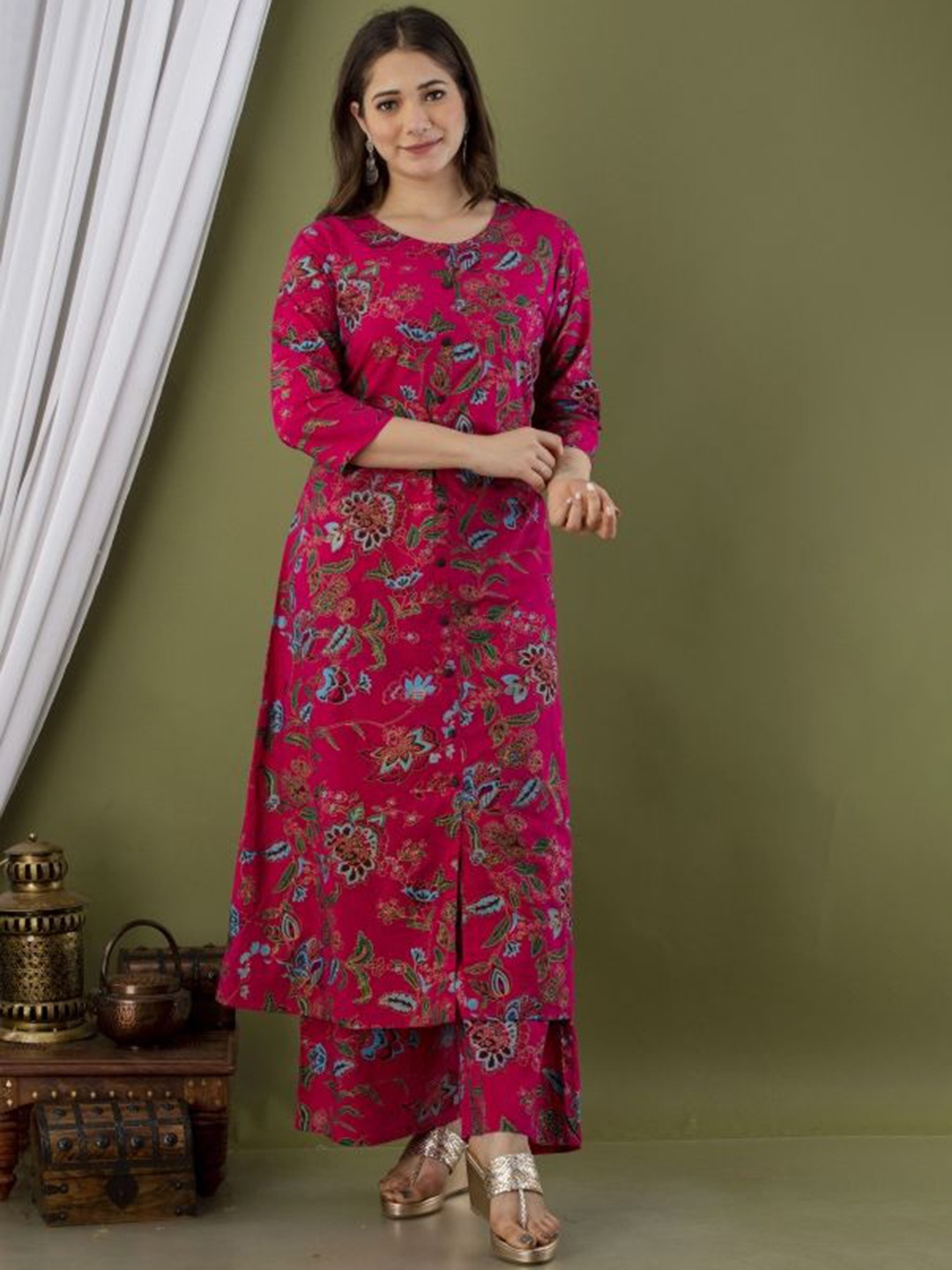 

SIJOPA Floral Printed Straight Kurta With Trousers, Pink