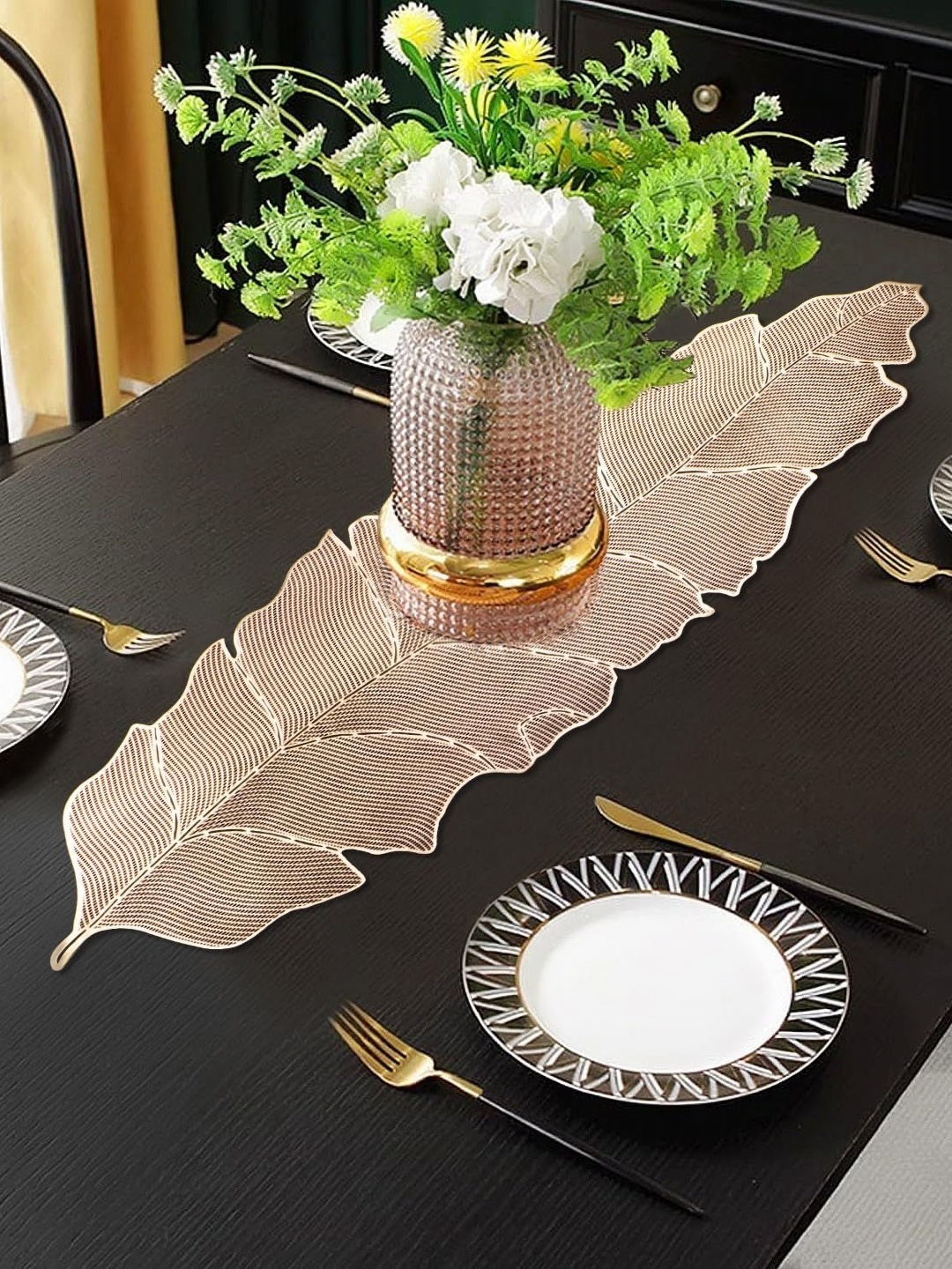 

GROKI Gold-Toned Floral Textured Table Runner