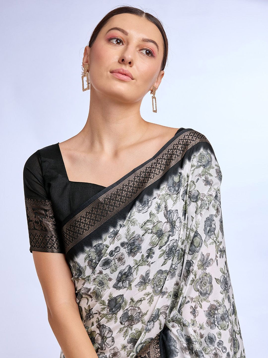 

Mitera Floral Zari Saree, Silver