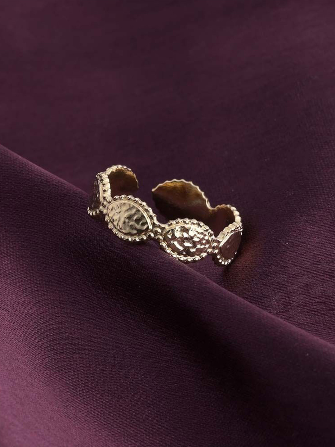 

PALMONAS Gold-Plated Stainless Steel Embossed Leaf Finger Ring