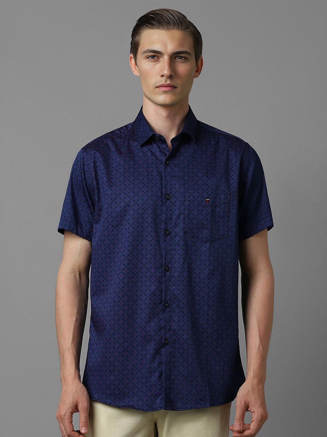 

Louis Philippe Sport Men Spread Collar Micro Ditsy Printed Cotton Slim Fit Casual Shirt, Navy blue