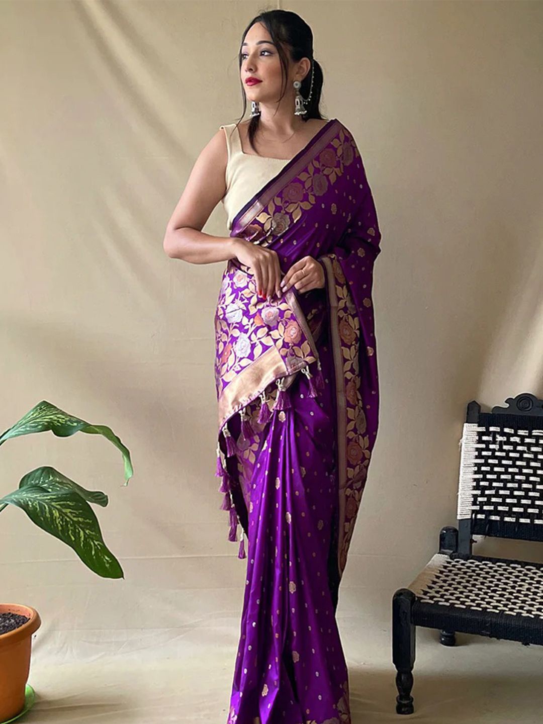 

PATLIPALLU Woven Design Zari Banarasi Saree, Purple