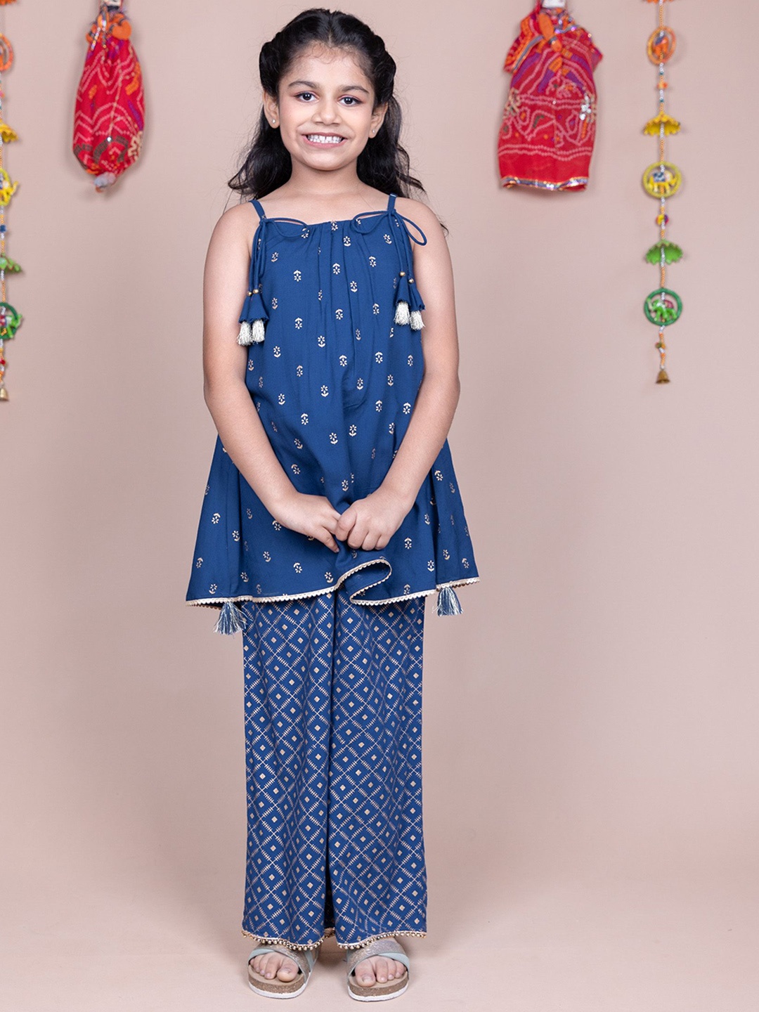 

HERE&NOW Girls Ethnic Motifs Printed Kurti with Palazzos, Navy blue