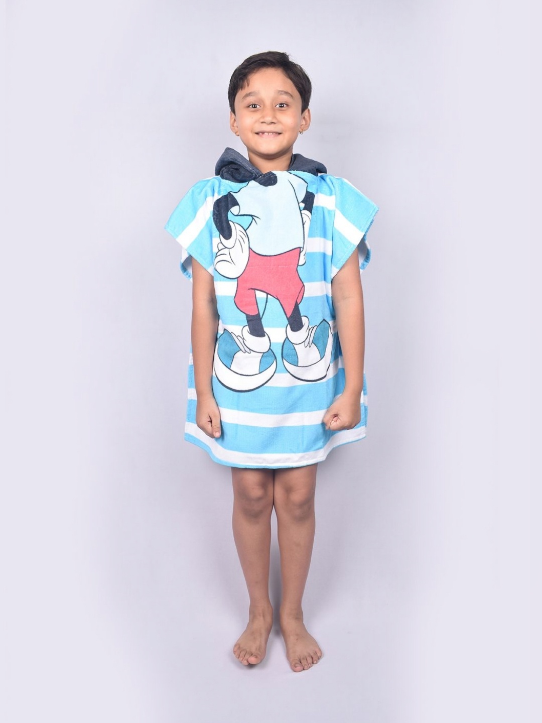 

SPACES Boys Blue & White Micky Mouse Printed Pure Cotton 380 GSM Hooded Bath Robe