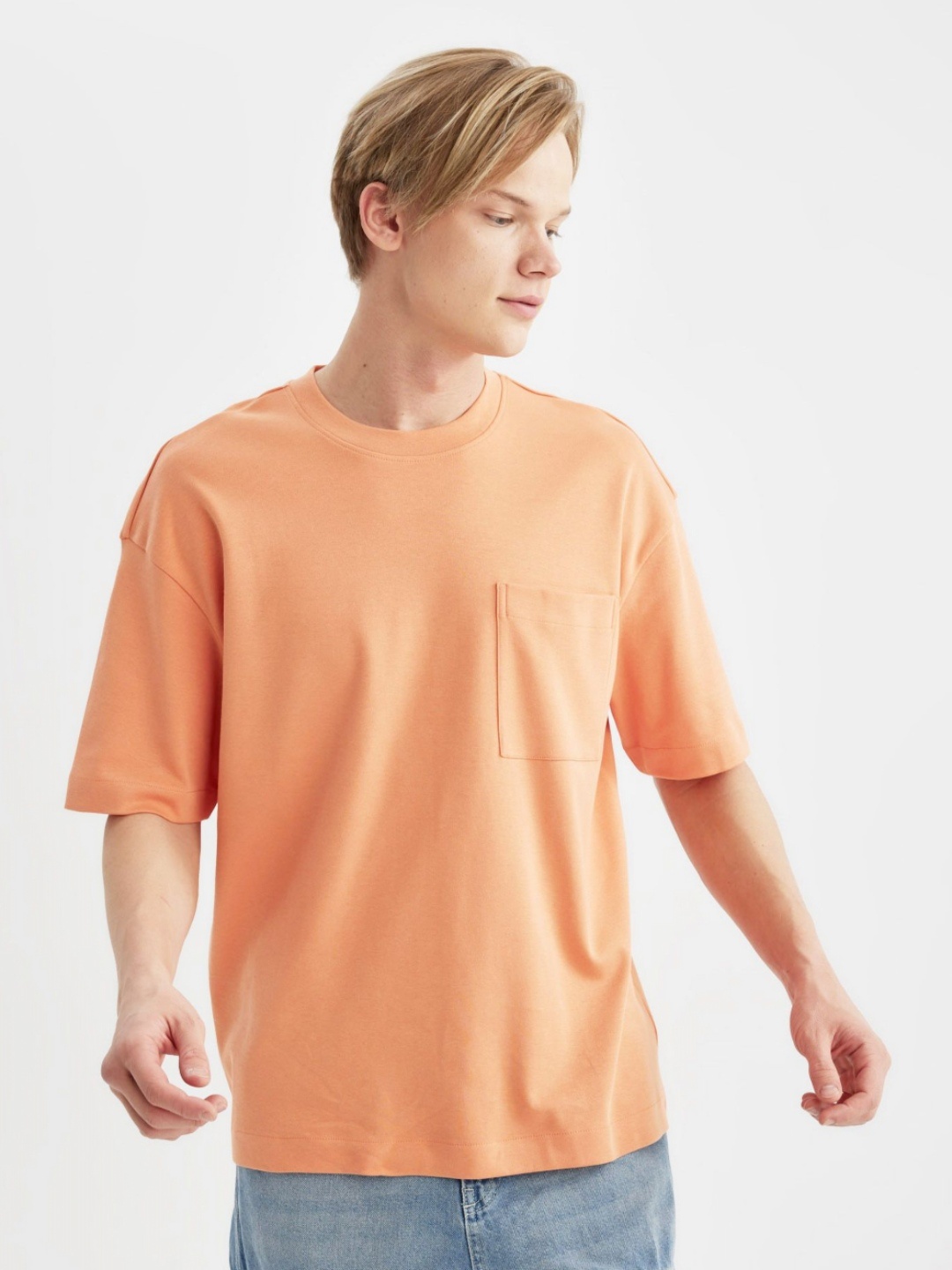 

DeFacto Men V-Neck Pockets T-shirt, Na