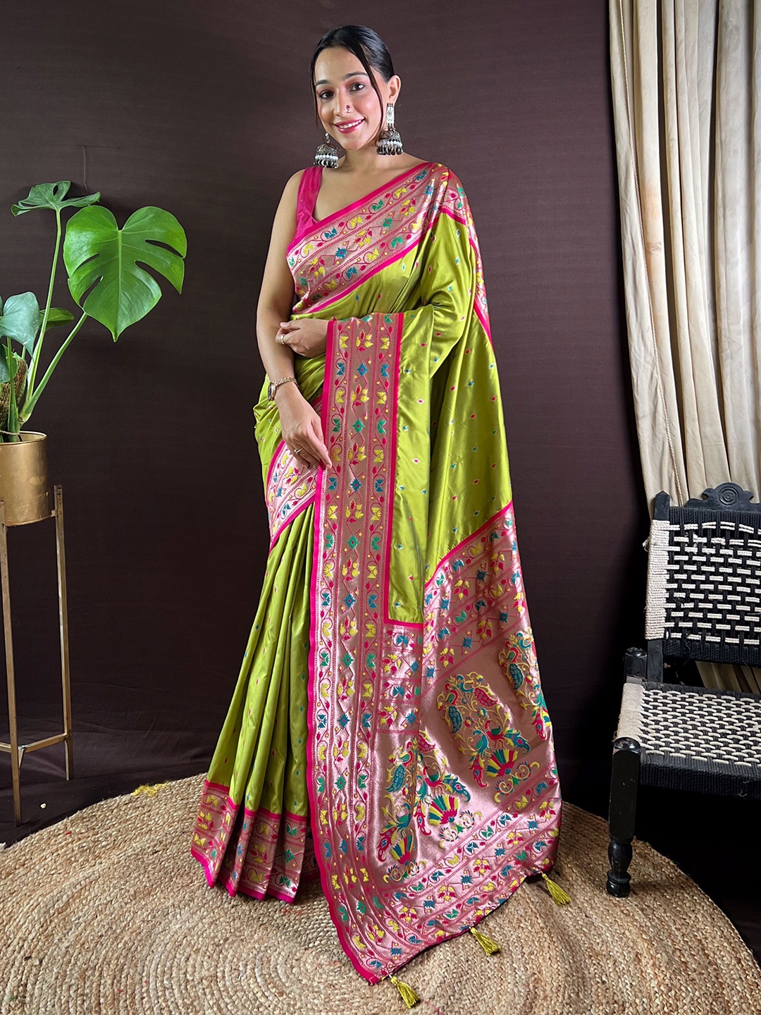 

HEER FASHION Woven Design Zari Paithani Saree, Green